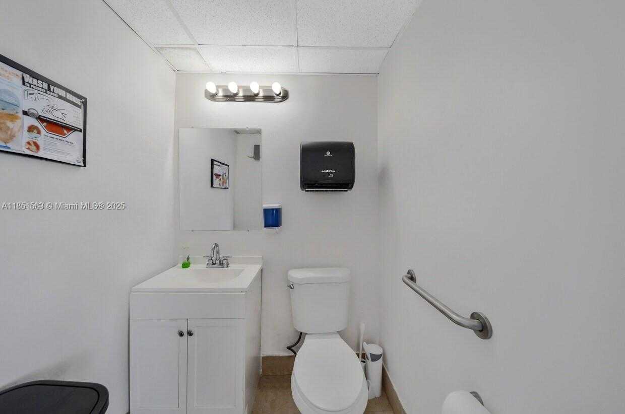 Small Image of 3401 SW 8th St, Miami, FL 33135, USA Number 5