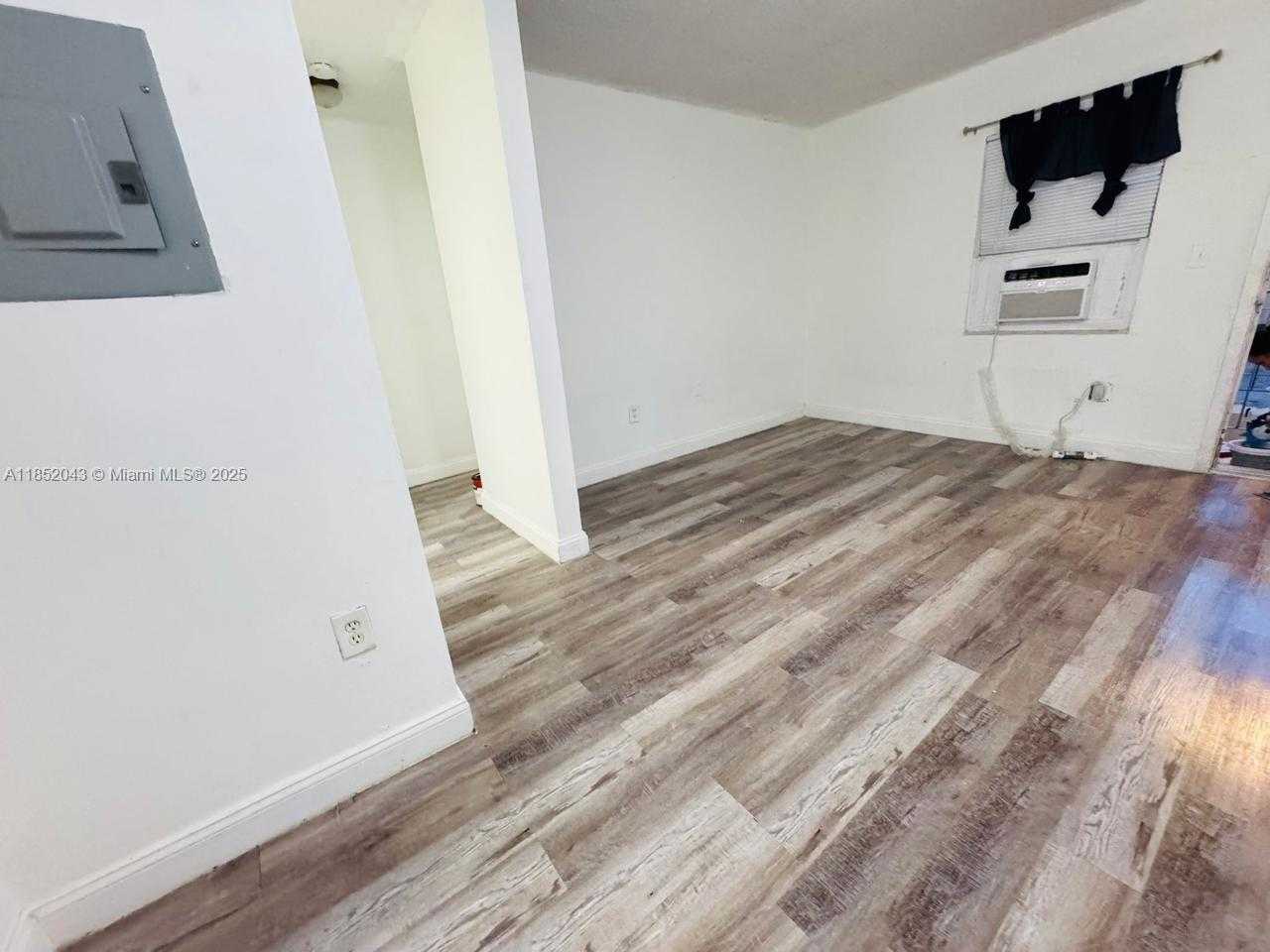 Small Image of 932 NORTH WEST 5TH ST, Miami Number 8