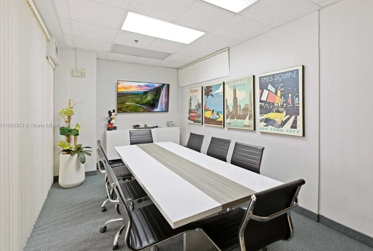Small Image of 168 SOUTH EAST 1ST ST #9, Miami Number 3