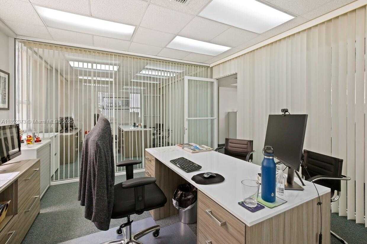 Small Image of 168 SOUTH EAST 1ST ST #9, Miami Number 5
