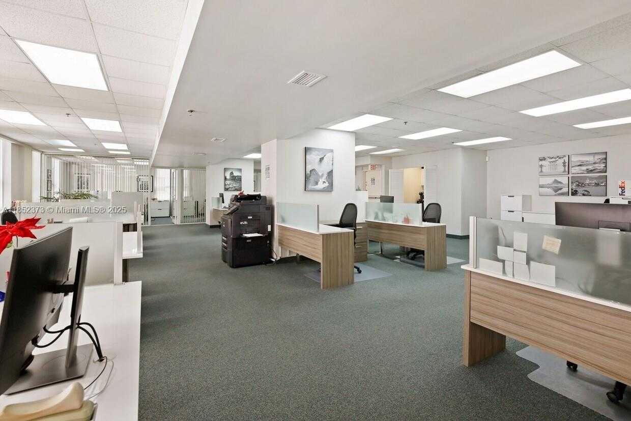 Small Image of 168 SOUTH EAST 1ST ST #9, Miami Number 7