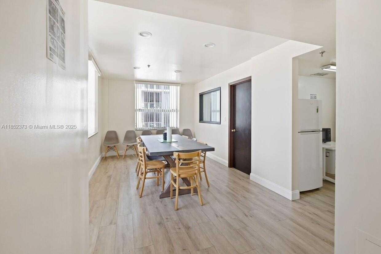 Small Image of 168 SOUTH EAST 1ST ST #9, Miami Number 9