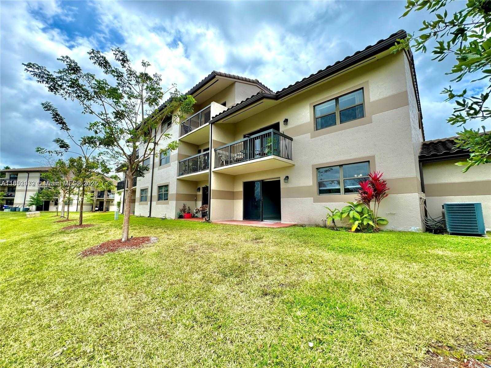 Small Image of 9886 NOB HILL LN, Sunrise Number 4
