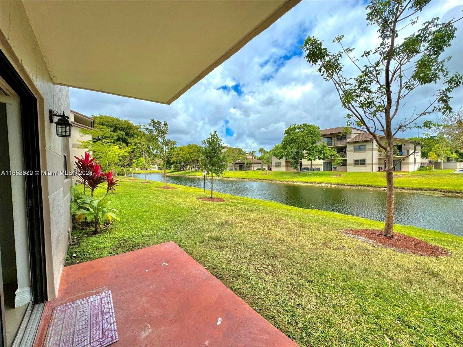 Small Image of 9886 NOB HILL LN, Sunrise Number 6