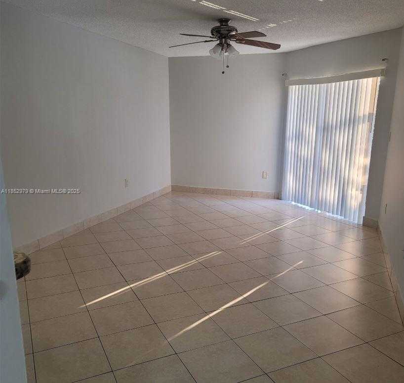 Small Image of 9886 NOB HILL LN, Sunrise Number 7