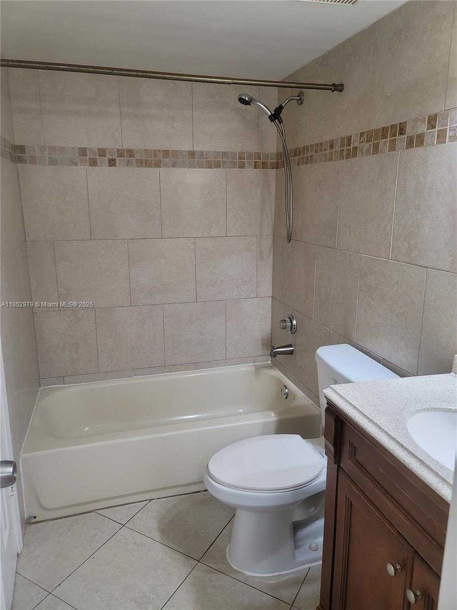 Small Image of 9886 NOB HILL LN, Sunrise Number 8
