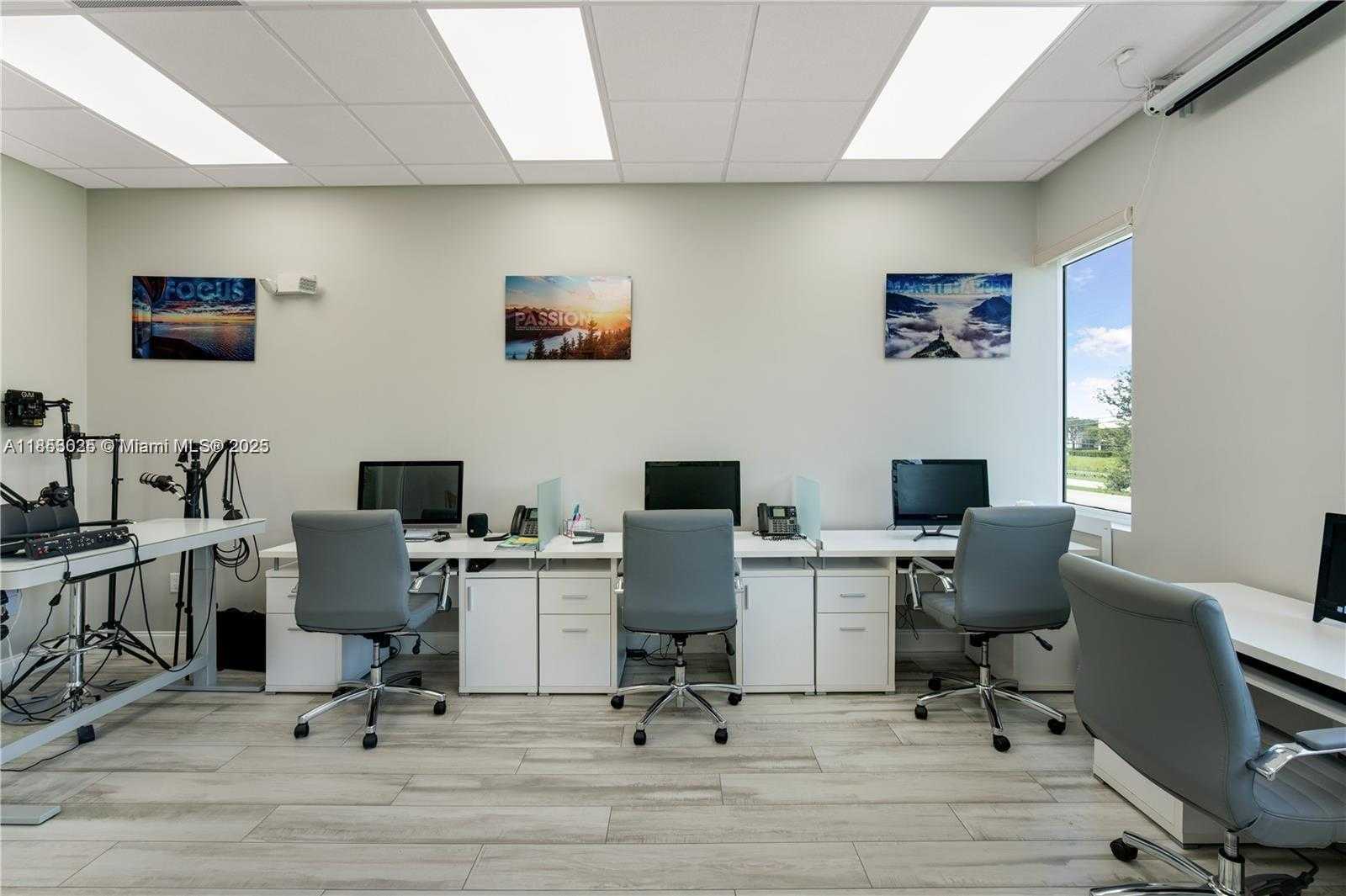 Small Image of Miramar Number 11