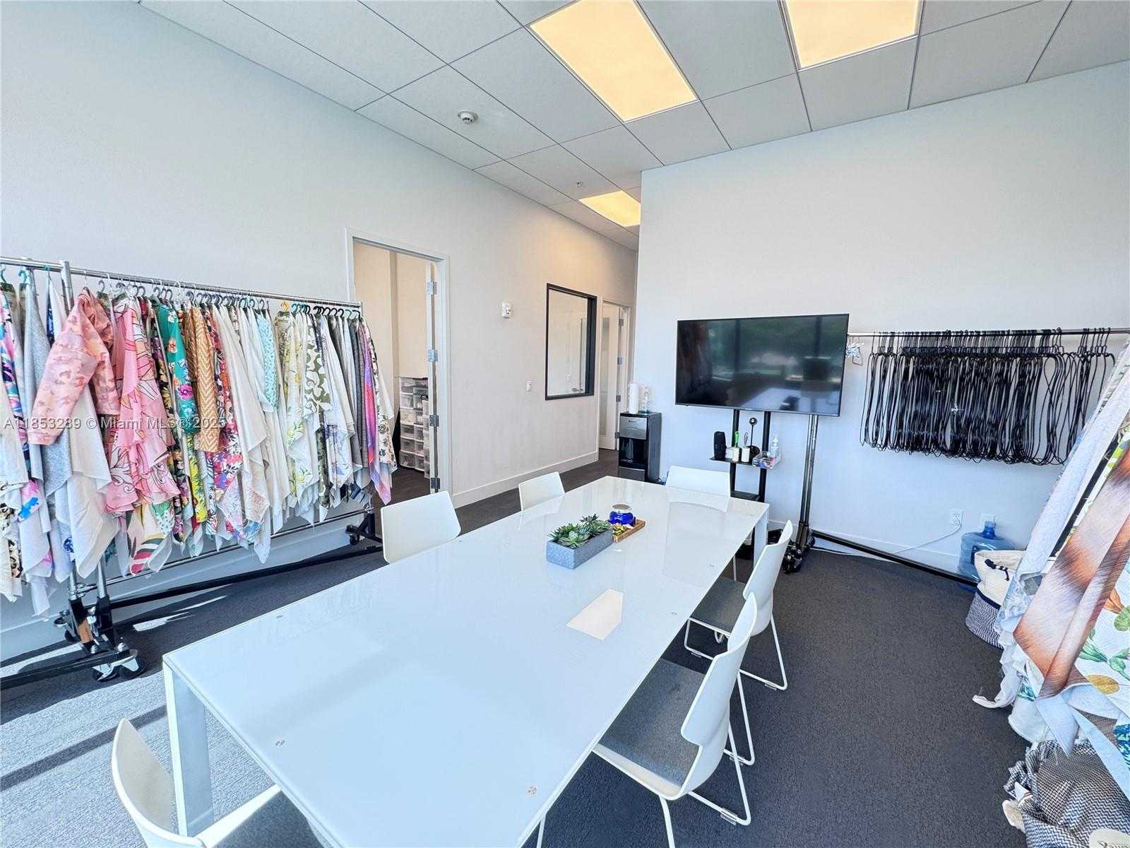 Small Image of 19790 WEST DIXIE HWY #402, Aventura Number 18