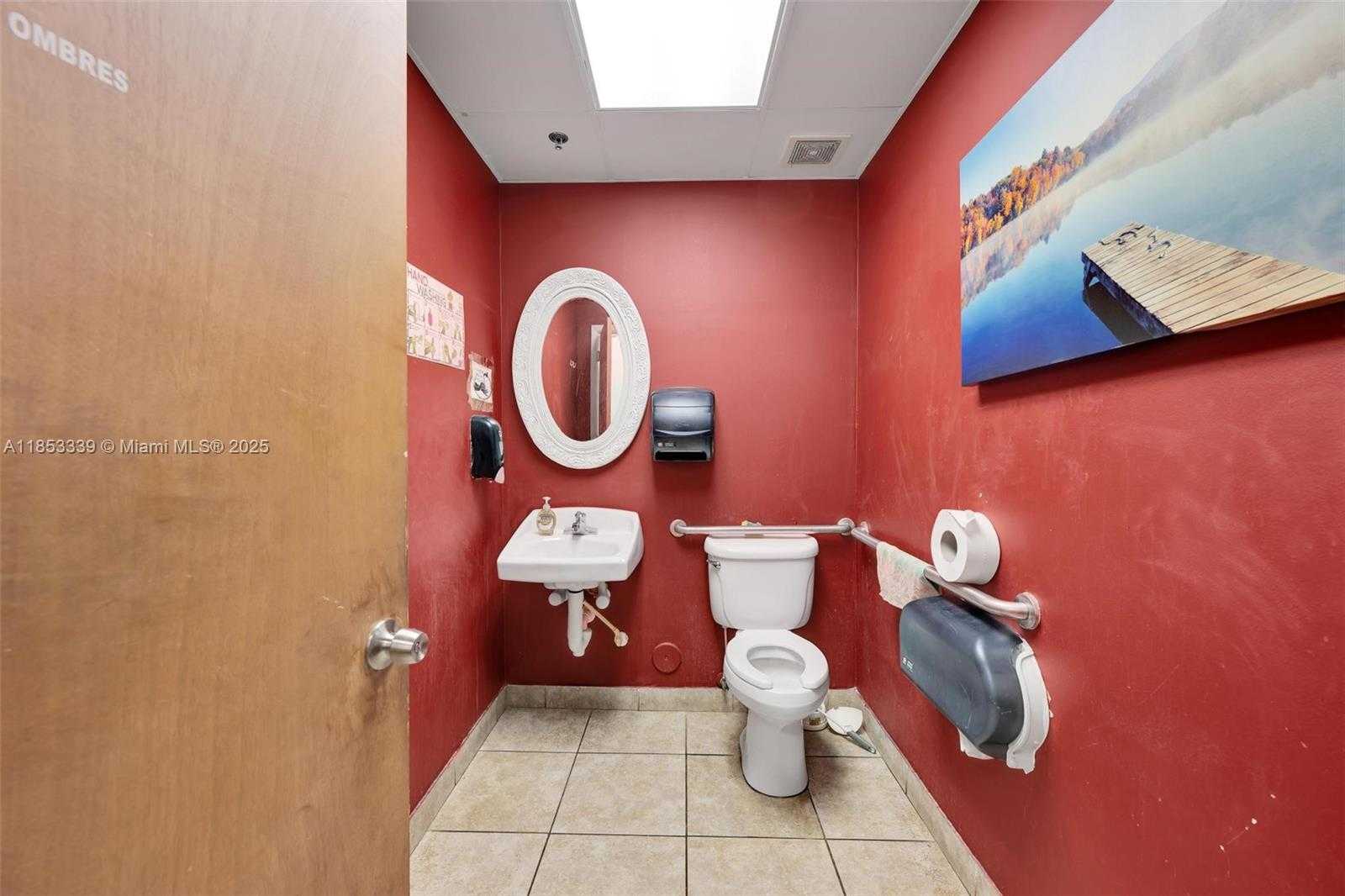 Small Image of 3942 PEMBROKE RD, Hollywood Number 18