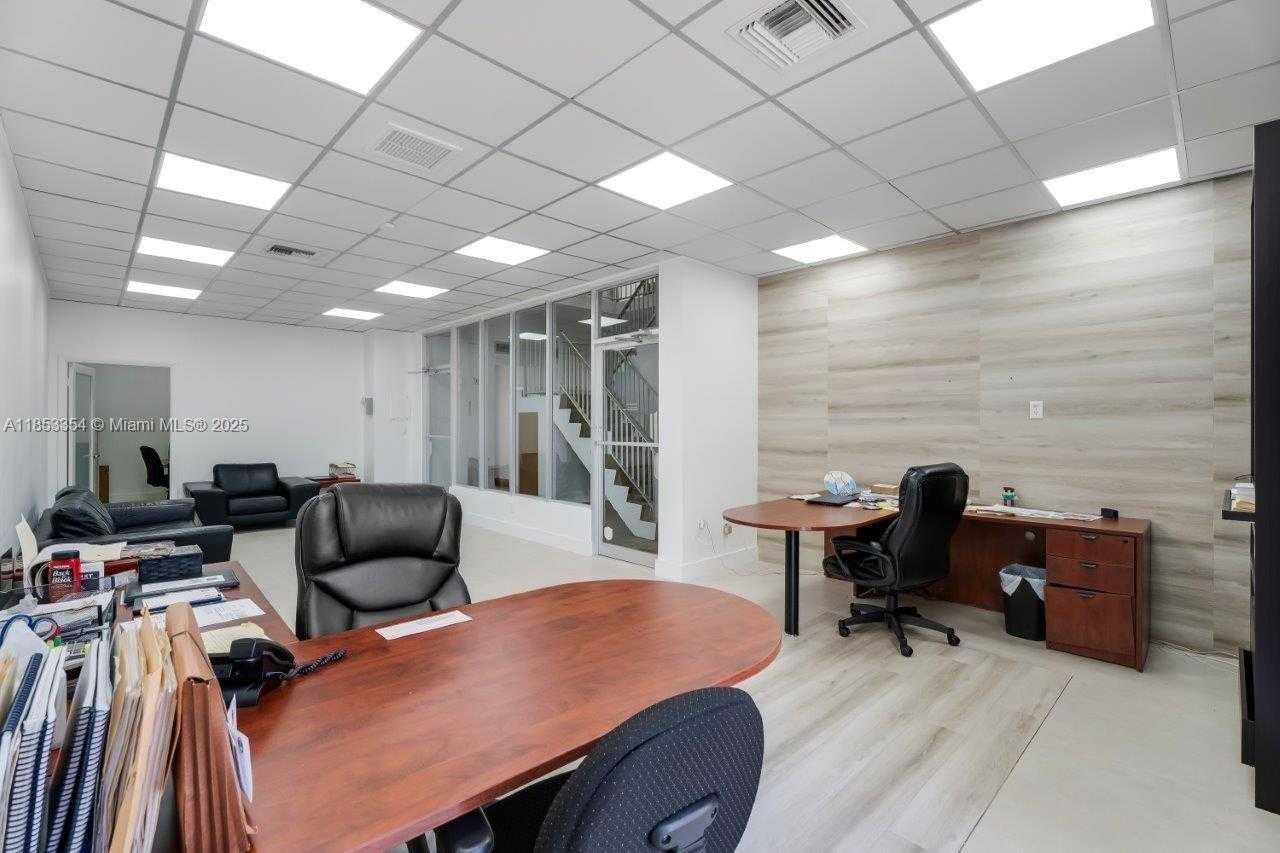 Small Image of 117 MAJORCA AVE, Coral Gables Number 2