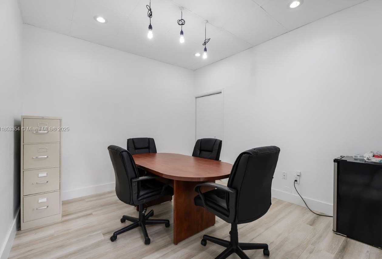 Small Image of 117 MAJORCA AVE, Coral Gables Number 3