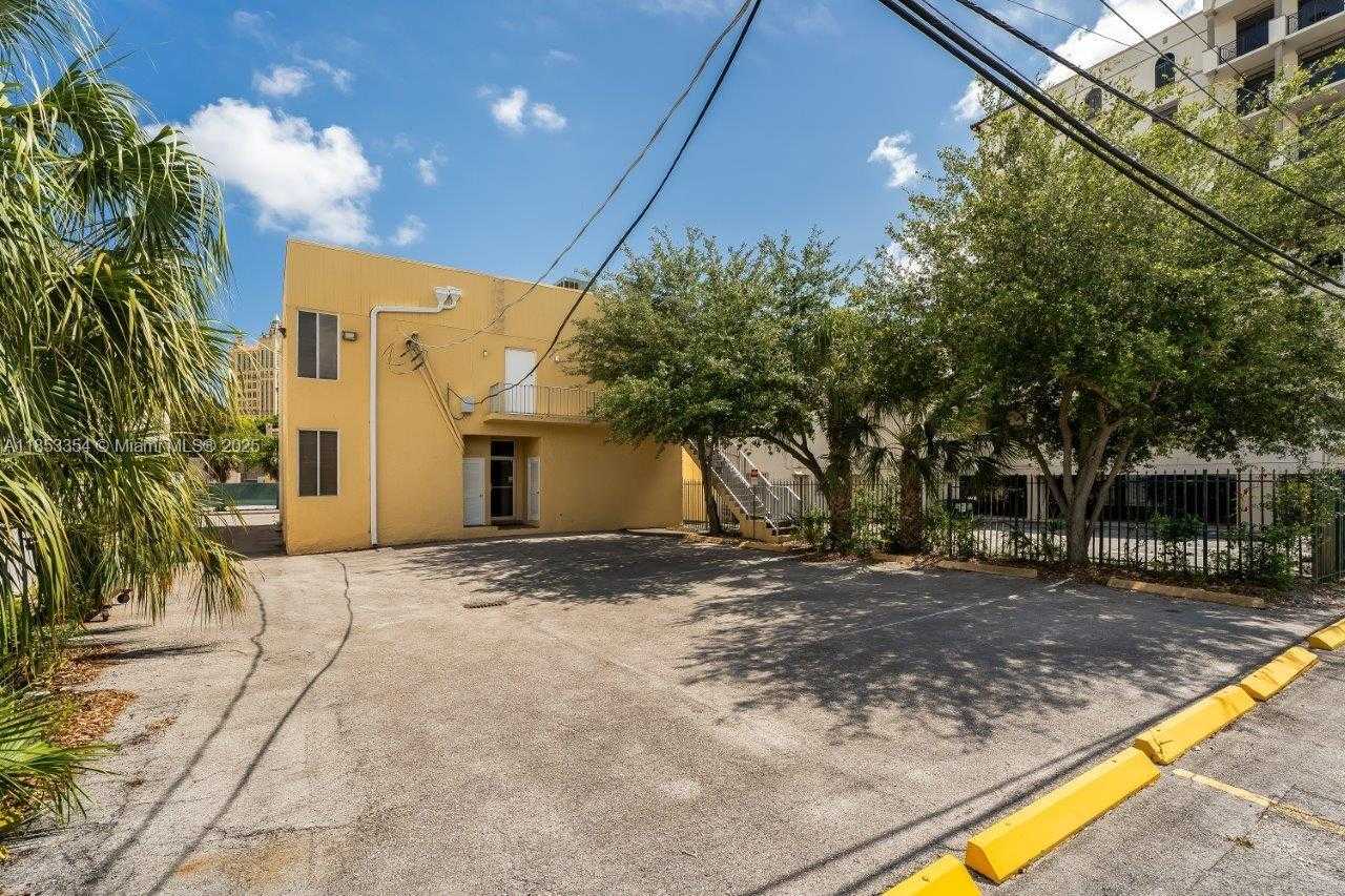Small Image of 117 MAJORCA AVE, Coral Gables Number 7