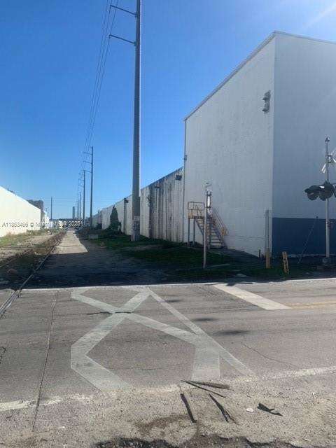 Small Image of 1395 NORTH WEST 22ND ST, Miami Number 12