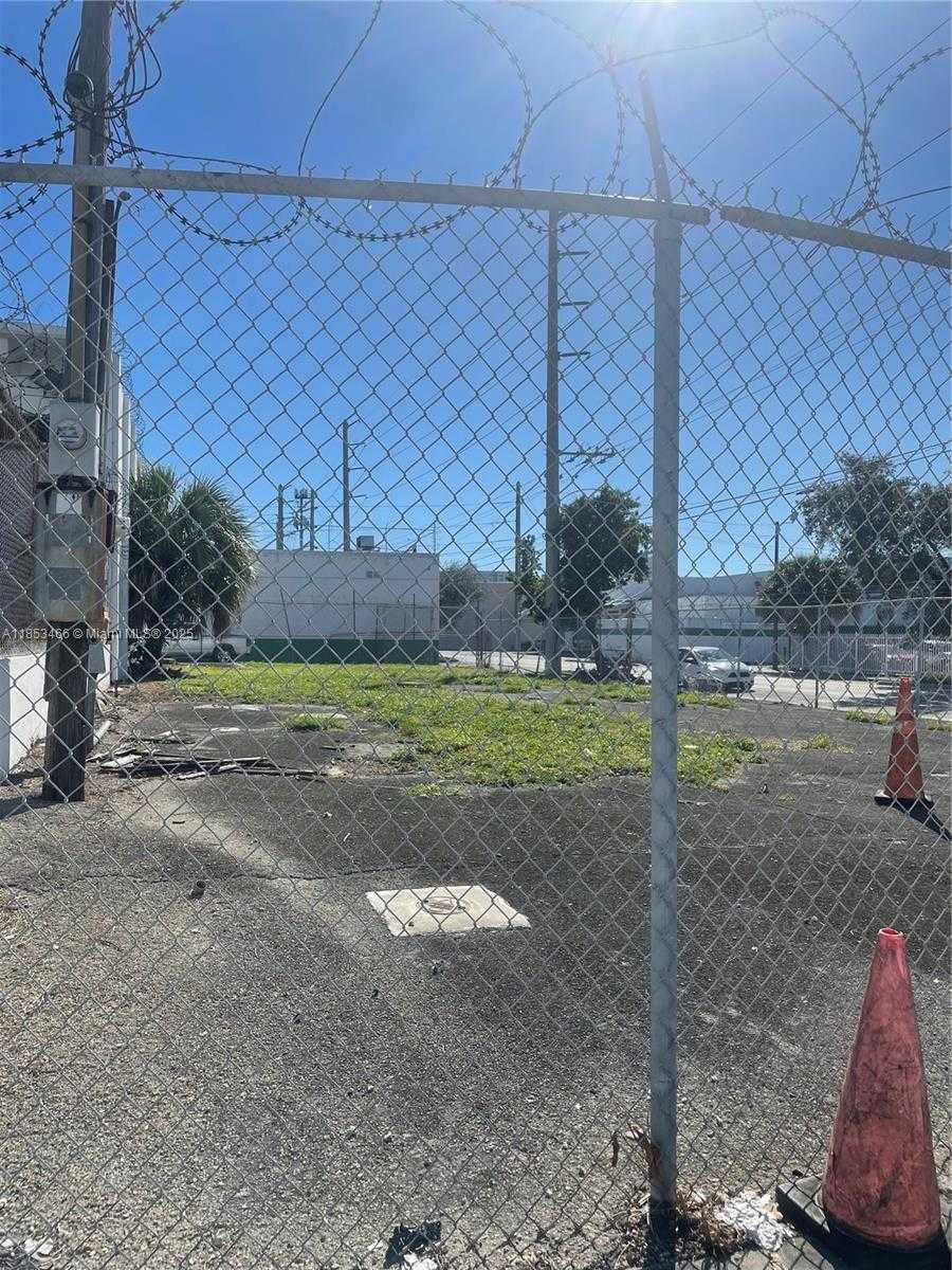 Small Image of 1395 NORTH WEST 22ND ST, Miami Number 33