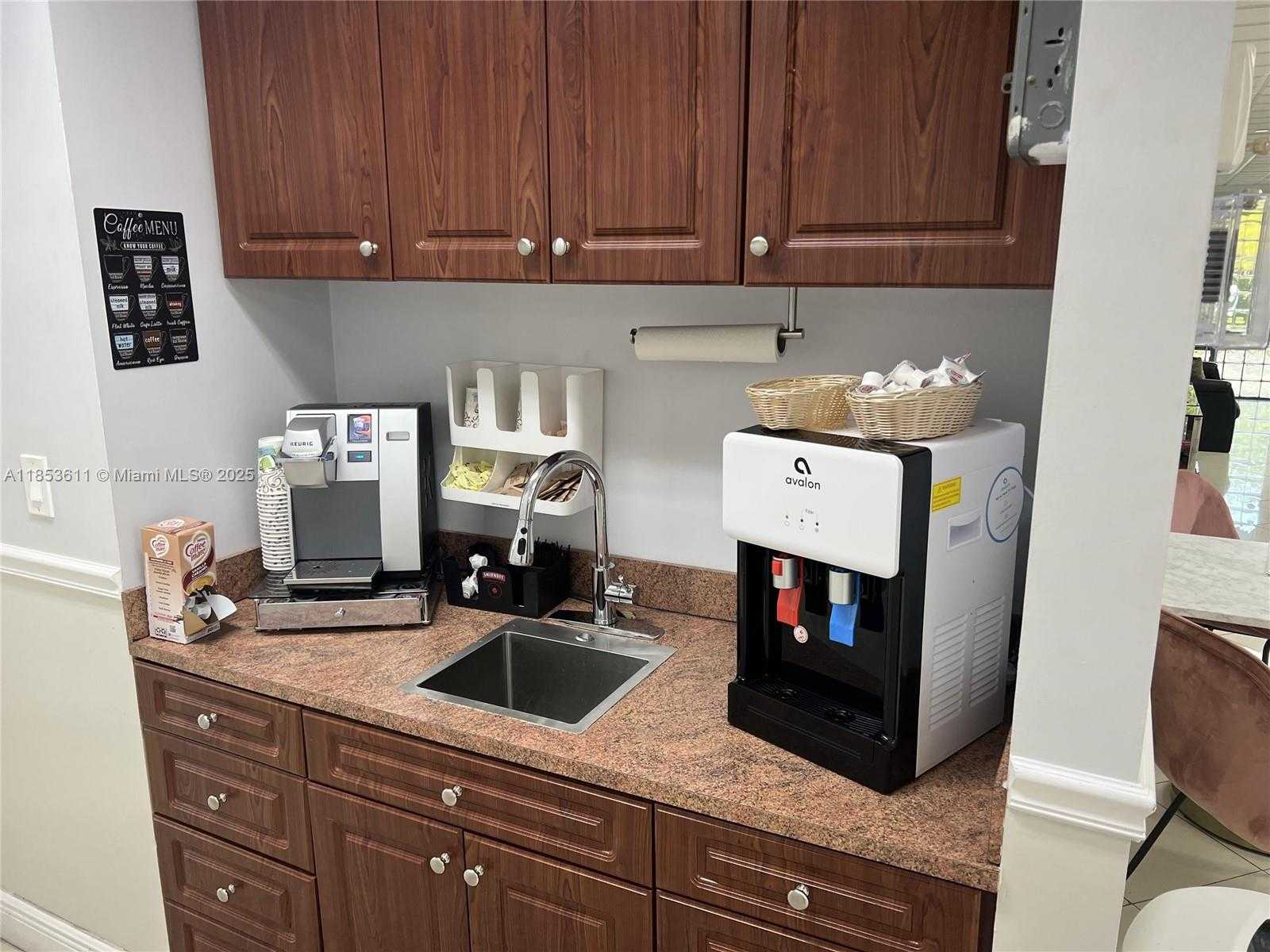 Small Image of 2801 GREENE ST #Suite 18, Hollywood Number 6