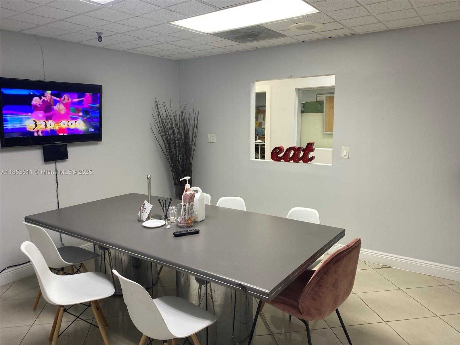 Small Image of 2801 GREENE ST #Suite 18, Hollywood Number 7