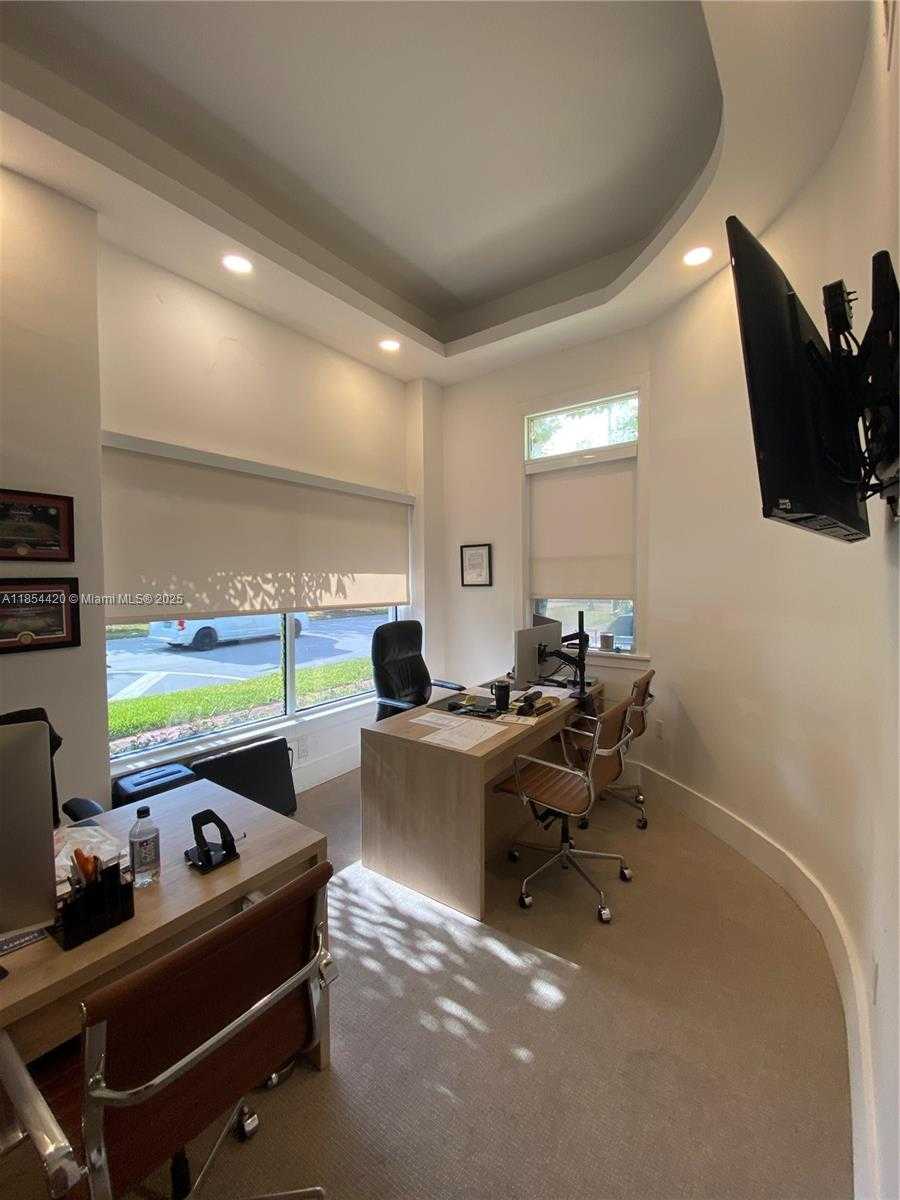 Small Image of 700 WEST 51ST ST, Miami Beach Number 19