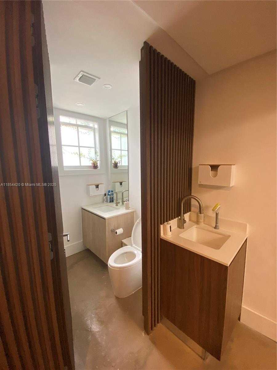 Small Image of 700 WEST 51ST ST, Miami Beach Number 24