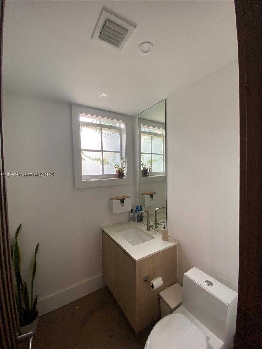 Small Image of 700 WEST 51ST ST, Miami Beach Number 25