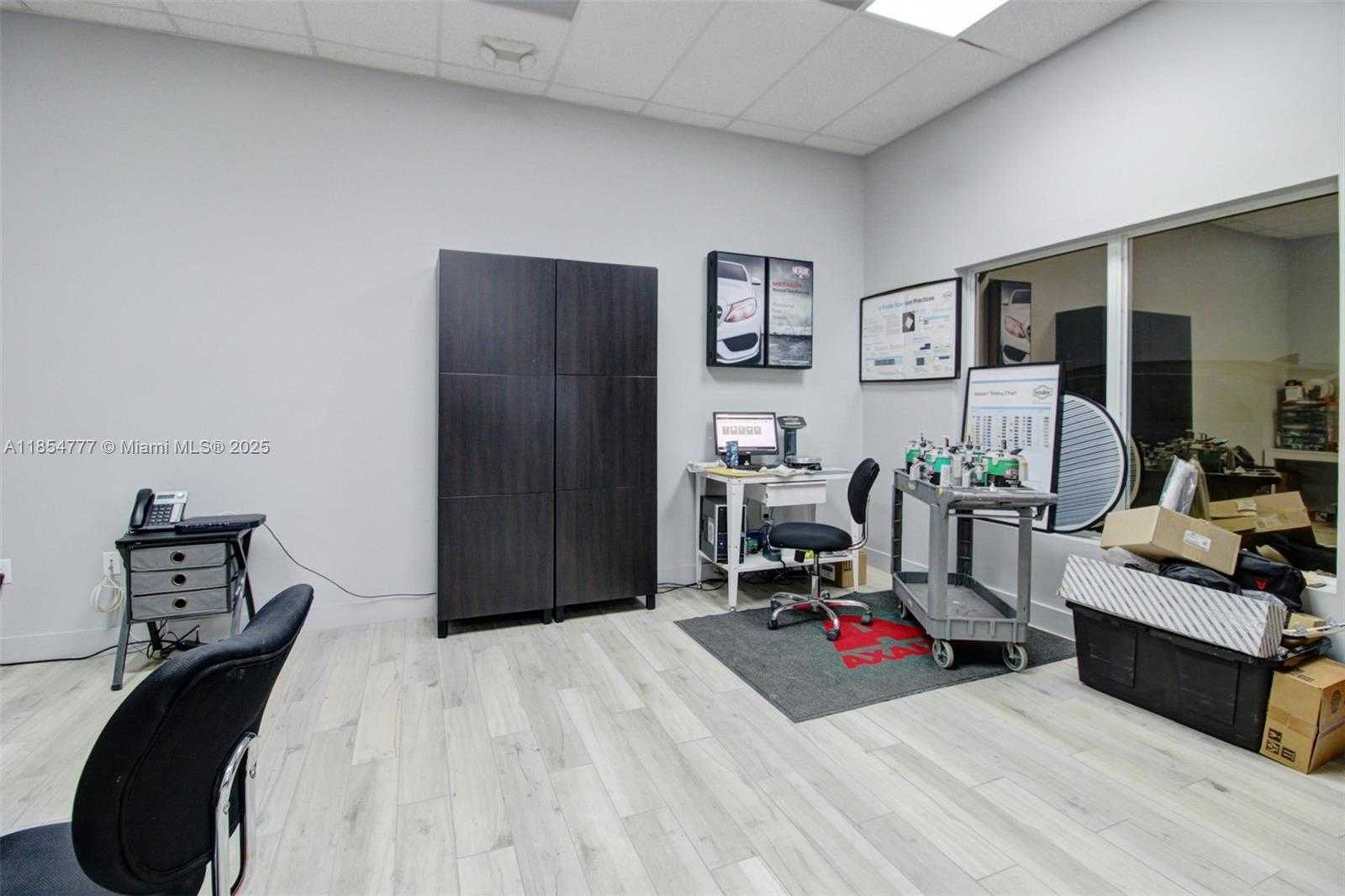 Small Image of 500 SOUTH DIXIE HWY, Hollywood Number 23