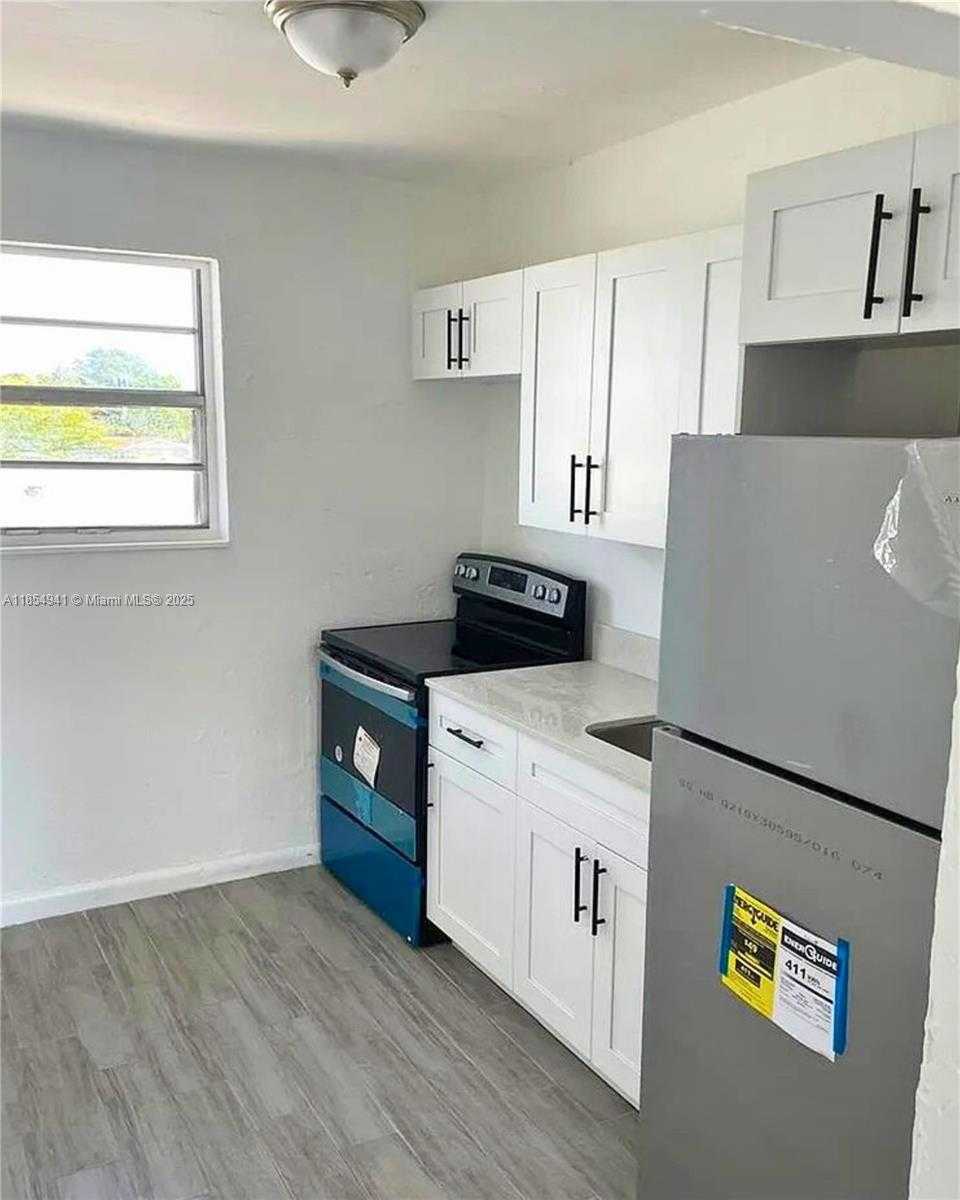 Small Image of 1261 NORTH WEST 59TH ST, Miami Number 2