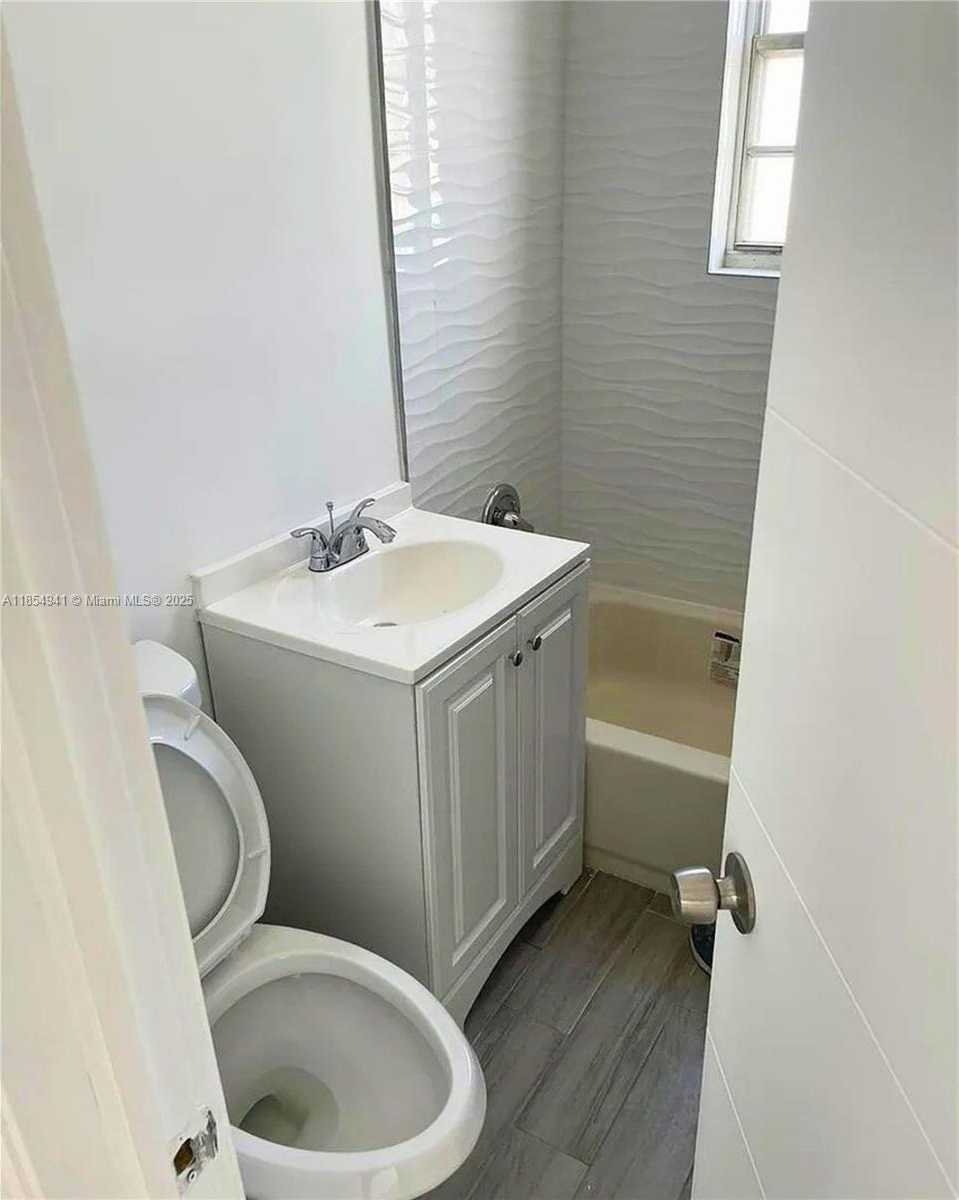 Small Image of 1261 NORTH WEST 59TH ST, Miami Number 3