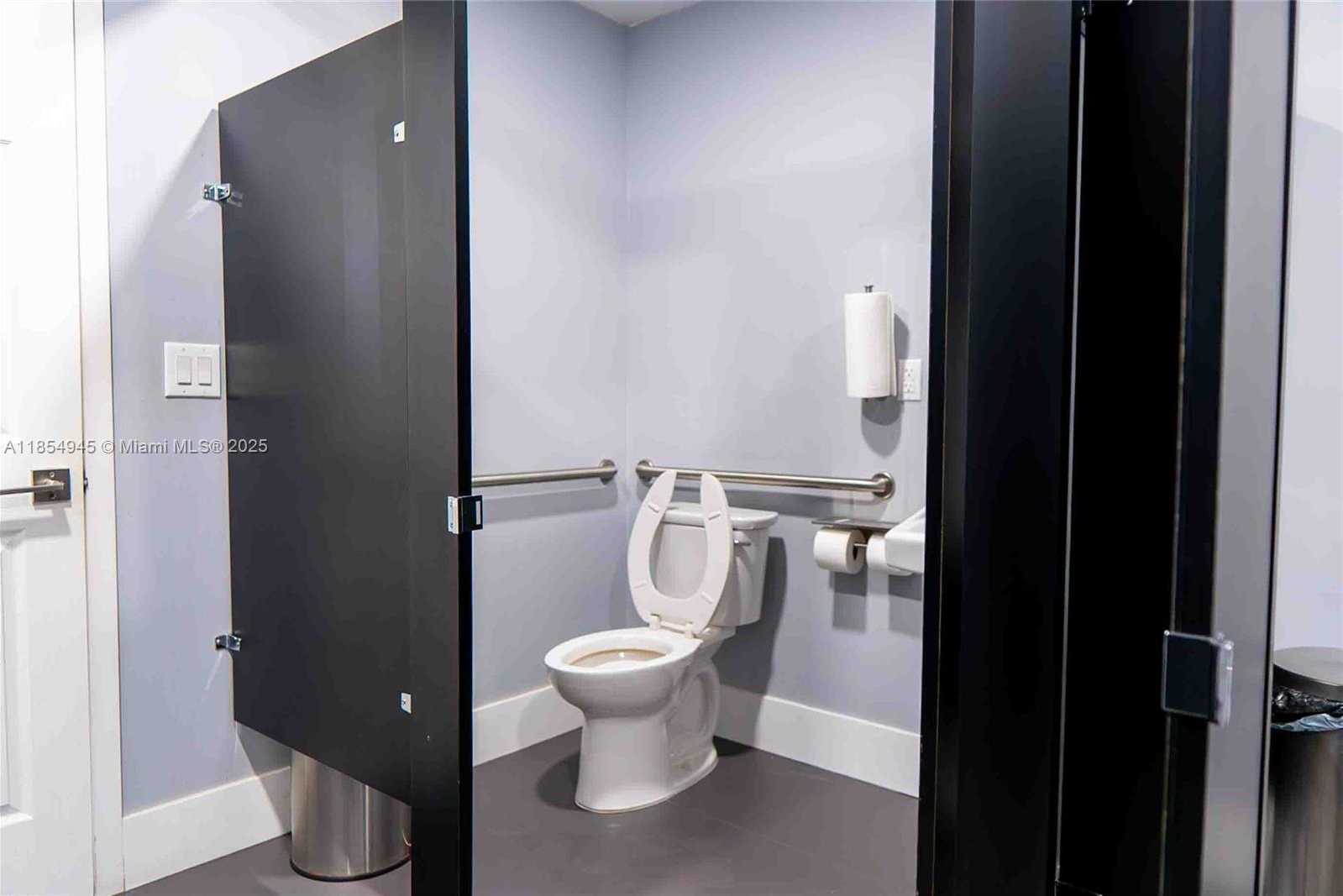 Small Image of 500 WEST 84TH ST, Hialeah Number 23