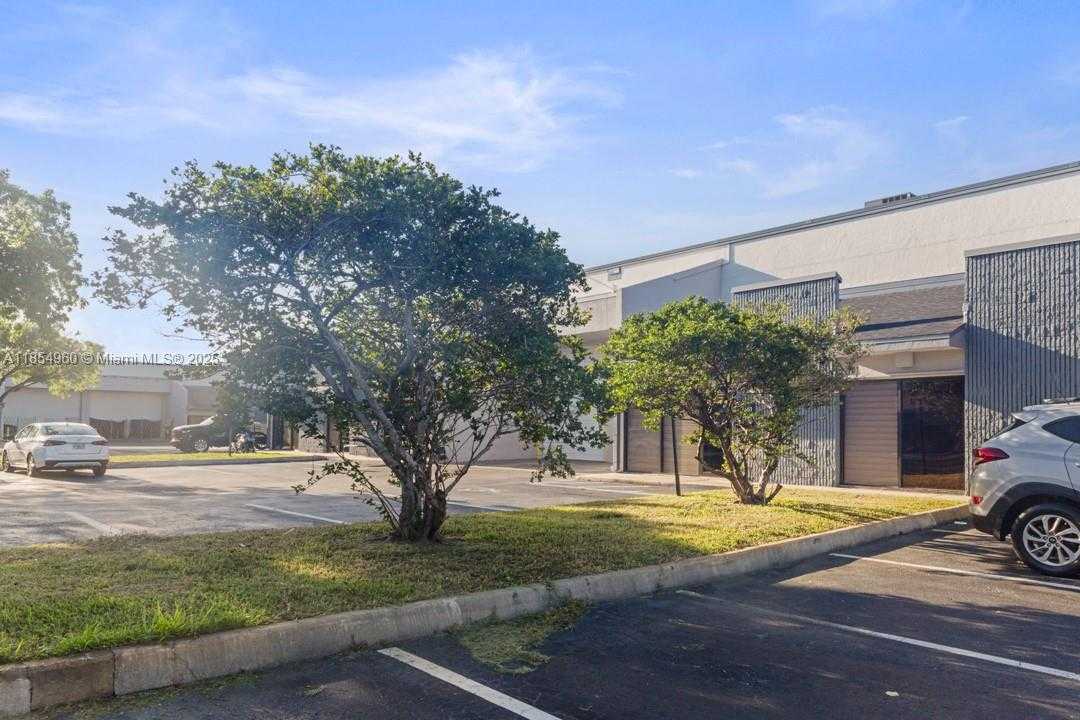 Small Image of 1501 NORTH WEST 82ND AVE, Doral Number 16