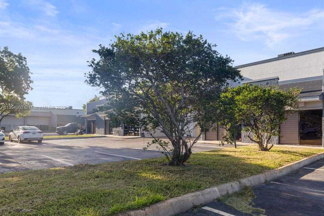 Small Image of 1501 NORTH WEST 82ND AVE, Doral Number 17