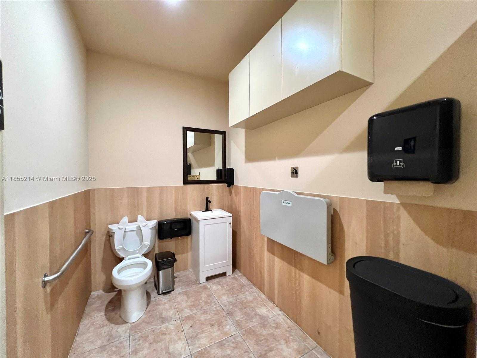 Small Image of 223 VALENCIA AVE, Coral Gables Number 39