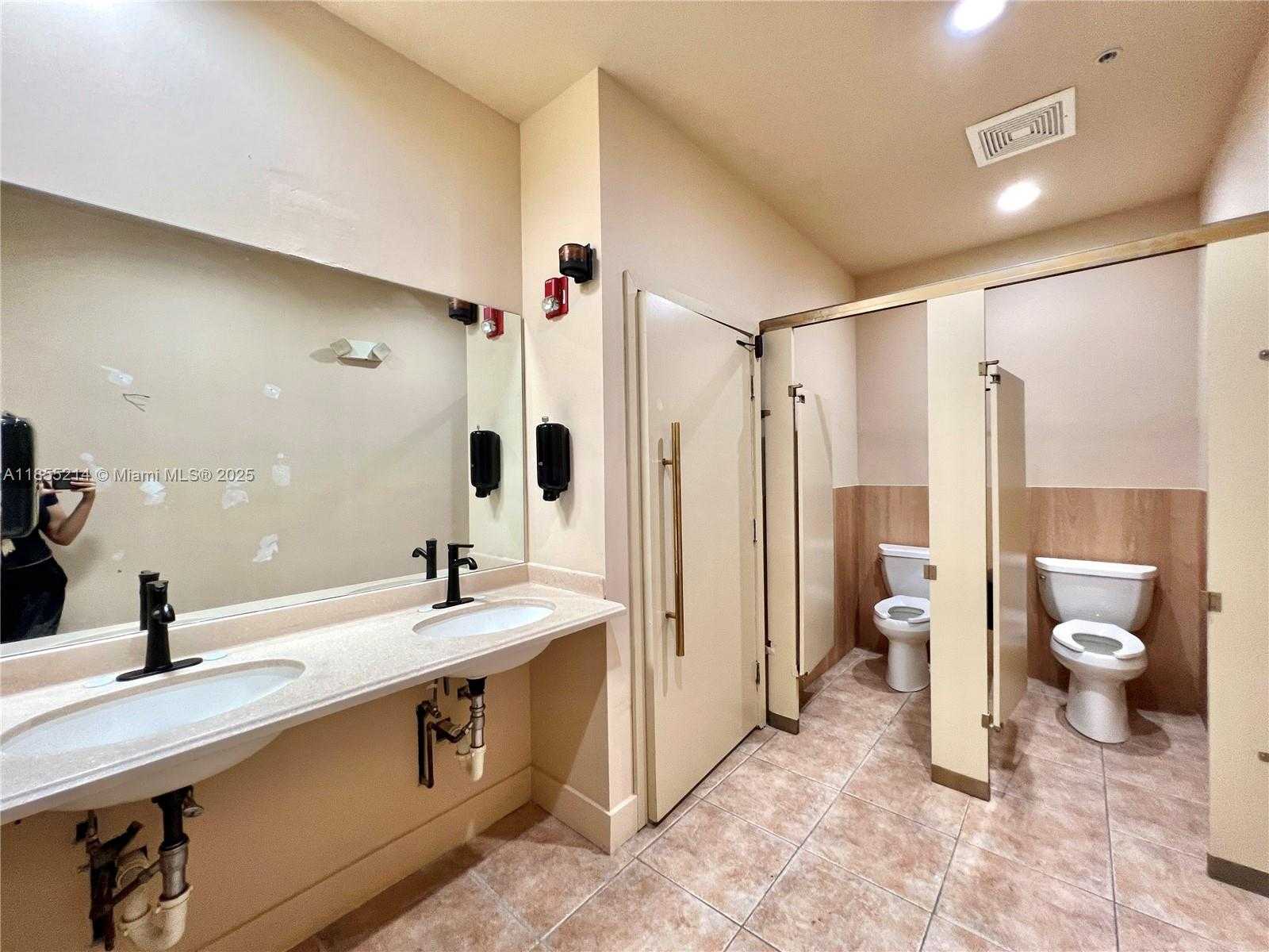 Small Image of 223 VALENCIA AVE, Coral Gables Number 40