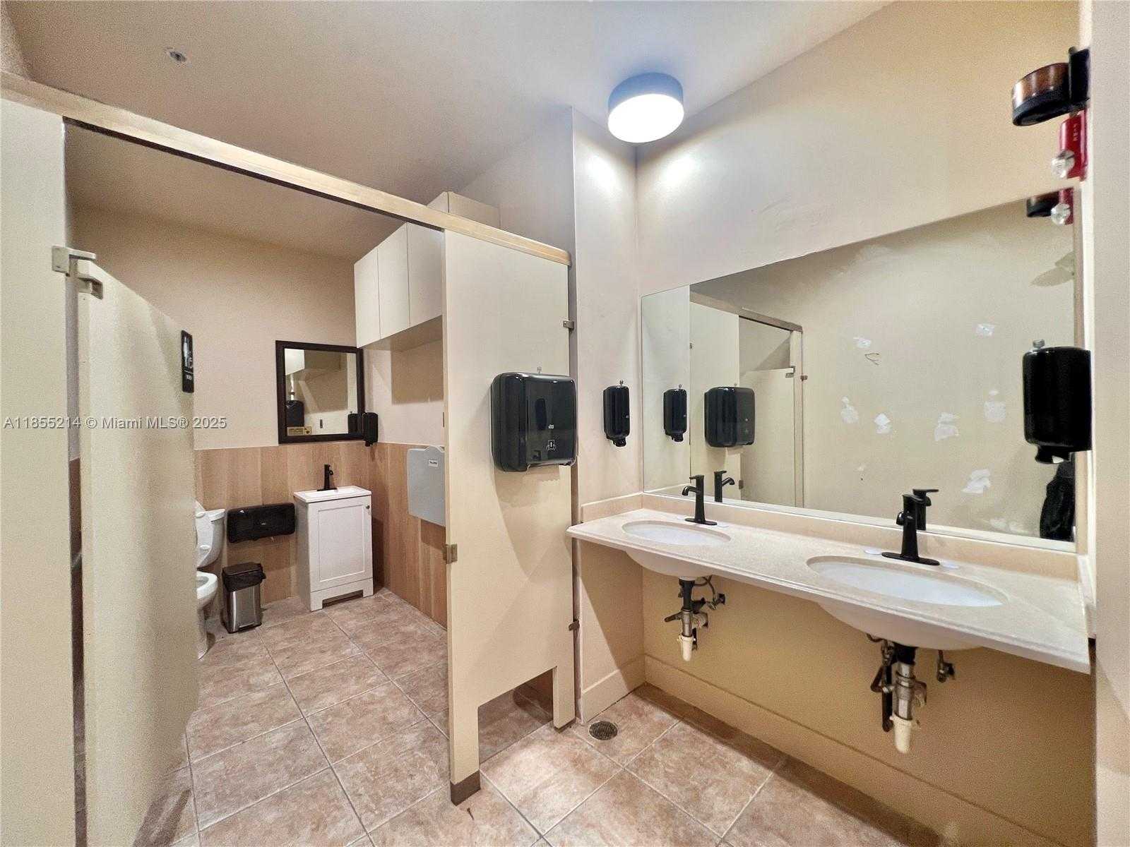 Small Image of 223 VALENCIA AVE, Coral Gables Number 41