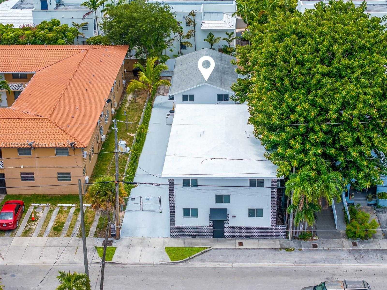 Small Image of 1028 SOUTH WEST 9TH AVE, Miami Number 16