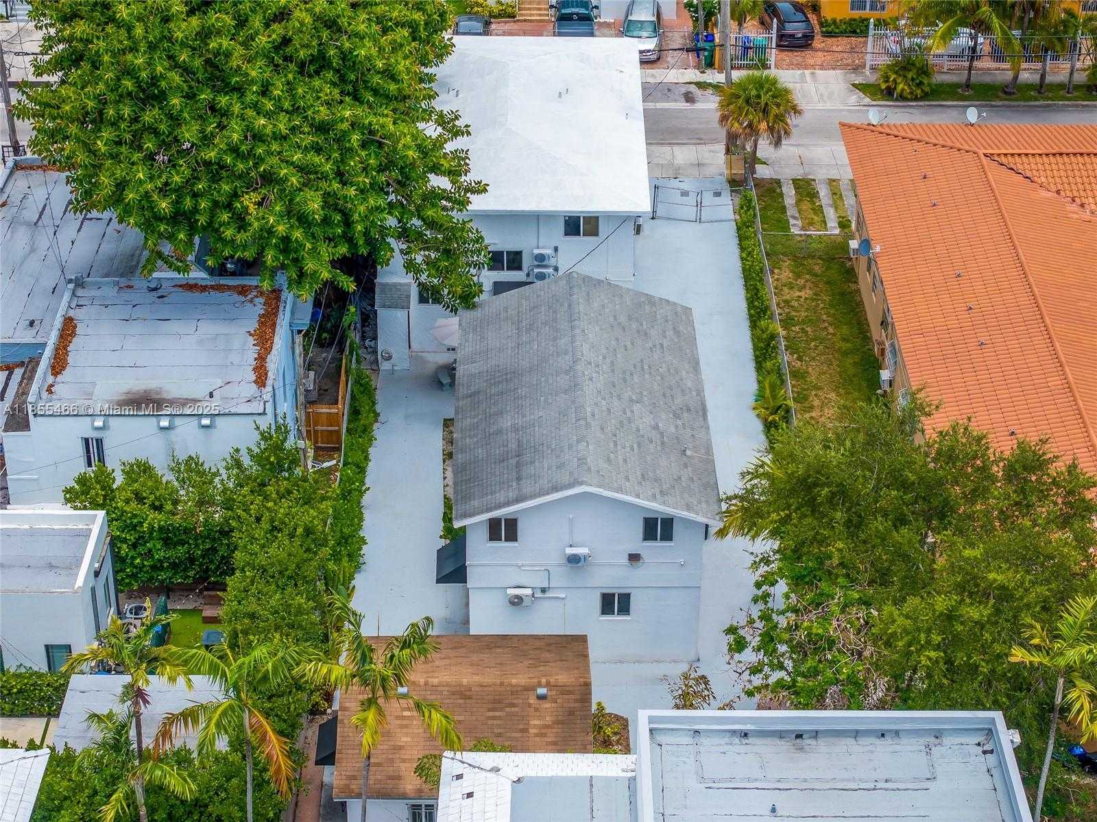 Small Image of 1028 SOUTH WEST 9TH AVE, Miami Number 17