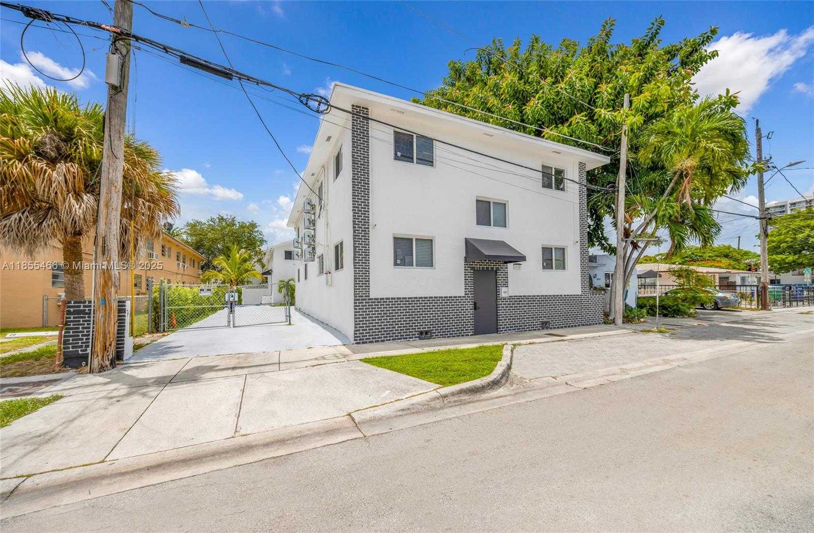 Small Image of 1028 SOUTH WEST 9TH AVE, Miami Number 2