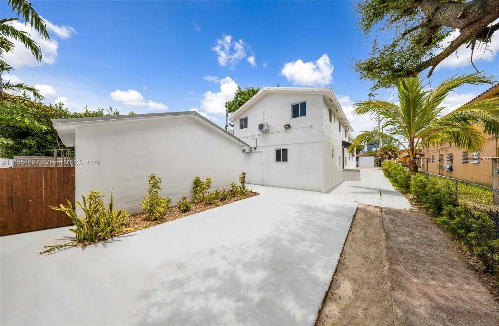 Small Image of 1028 SOUTH WEST 9TH AVE, Miami Number 28