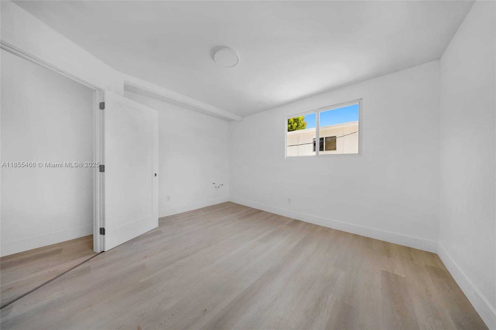 Small Image of 1028 SOUTH WEST 9TH AVE, Miami Number 30