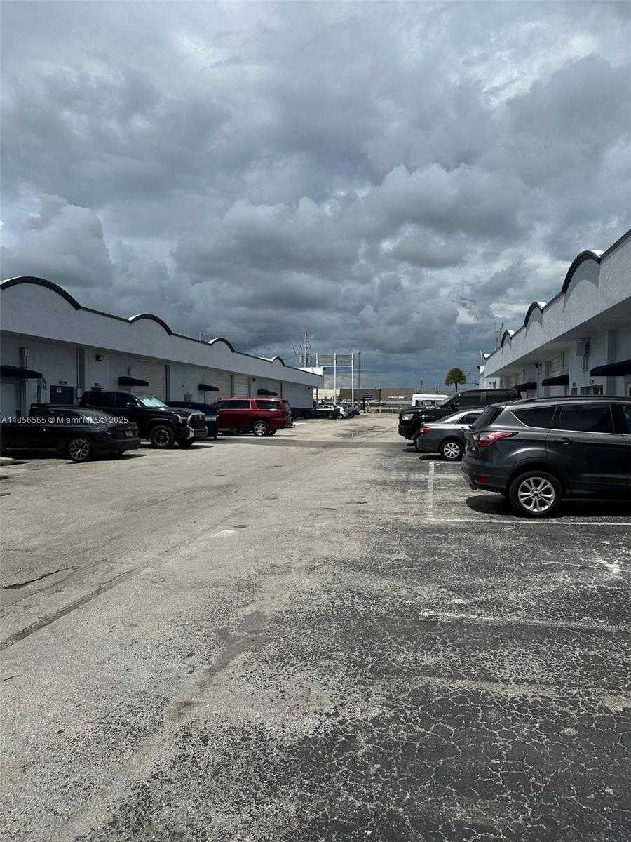 Small Image of 470 ANSIN BLVD #470H, Hallandale Beach Number 2