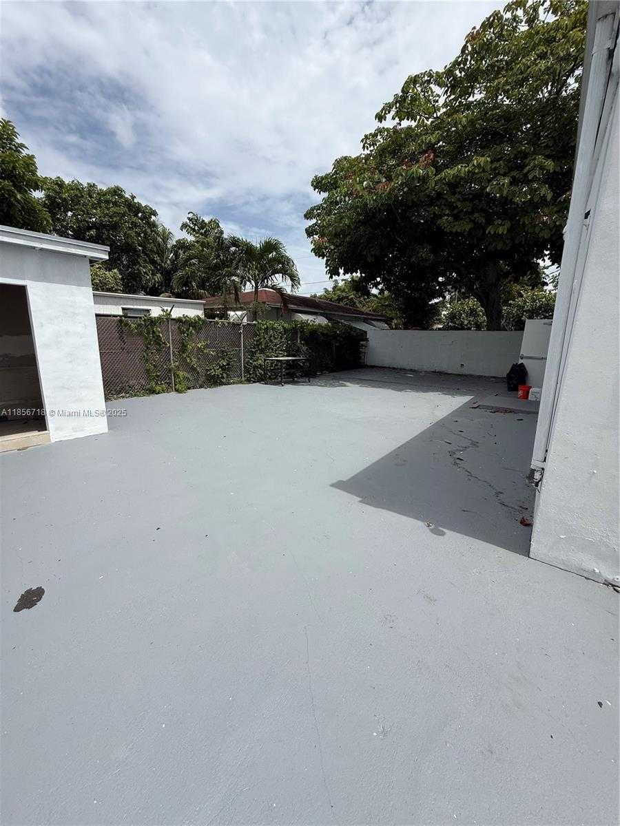Small Image of 4316 NORTH WEST 2ND AVE, Miami Number 14