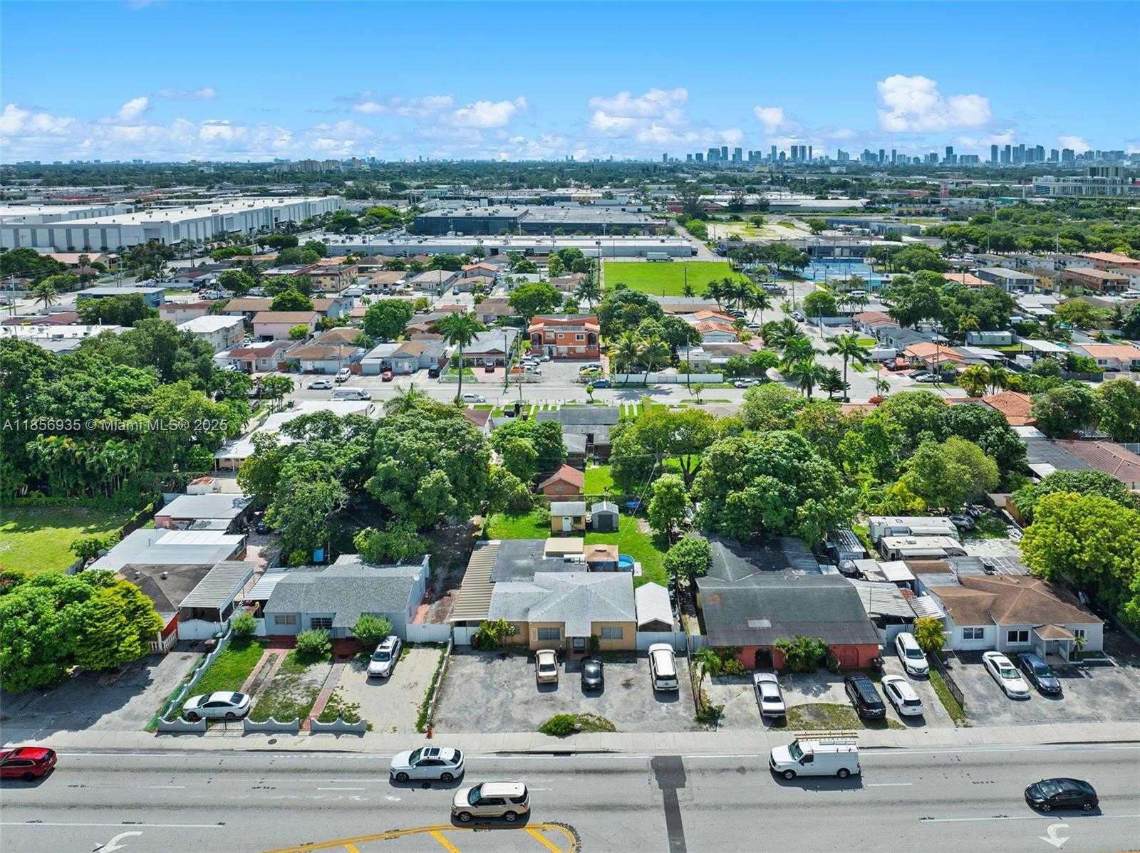 Small Image of 871 SOUTH EAST 8TH AVE, Hialeah Number 2