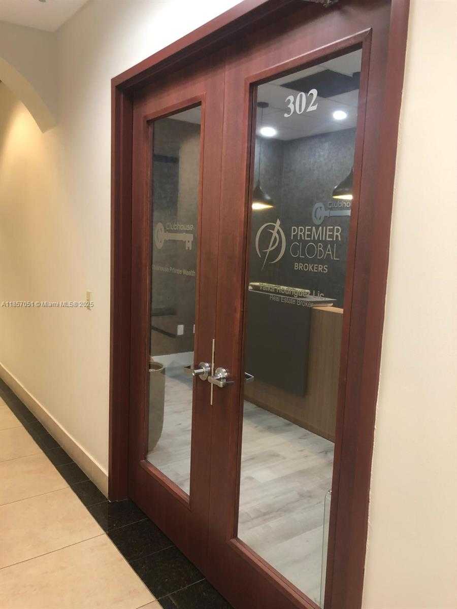 Small Image of 2893 EXECUTIVE PARK DR #302, Weston Number 4