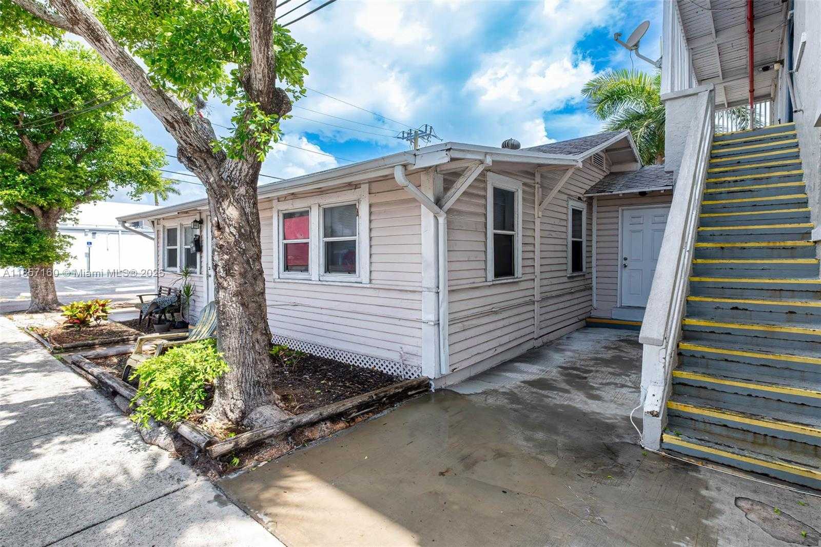 Small Image of Lake Worth Number 25