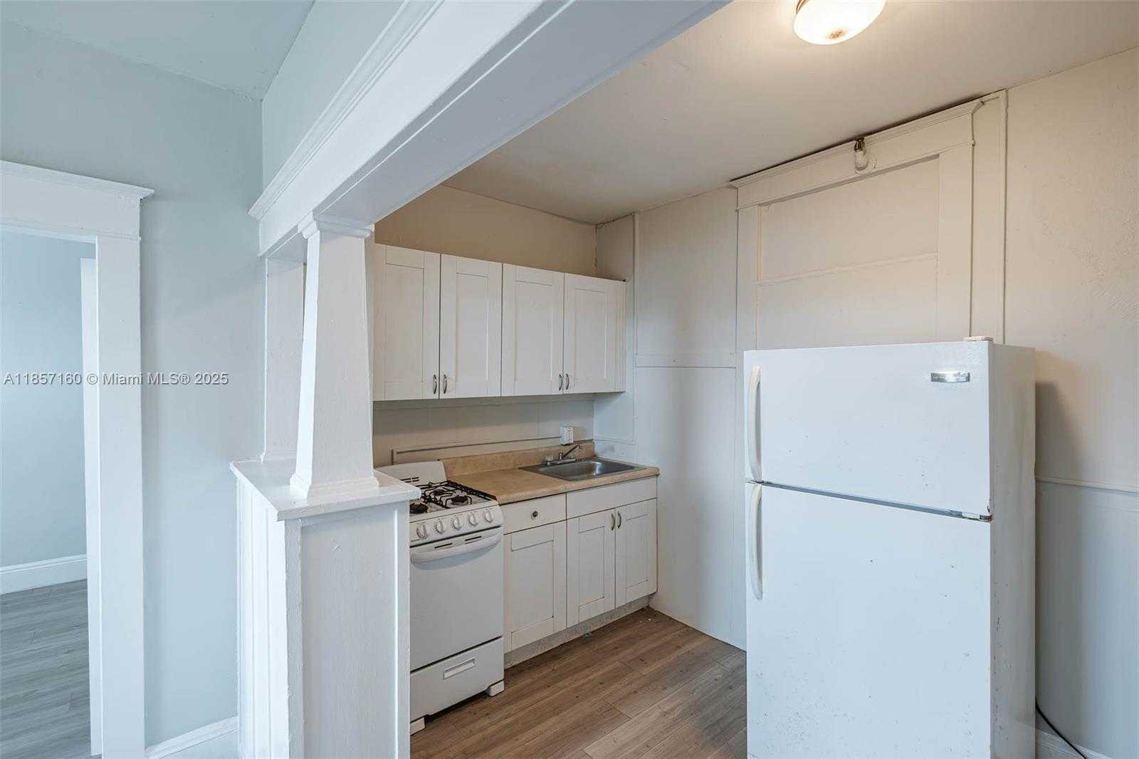 Small Image of Lake Worth Number 9