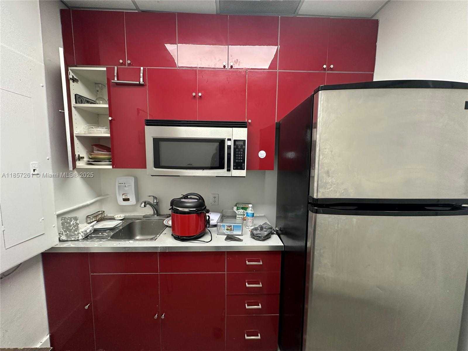 Small Image of 2040 WASHINGTON ST, Hollywood Number 10