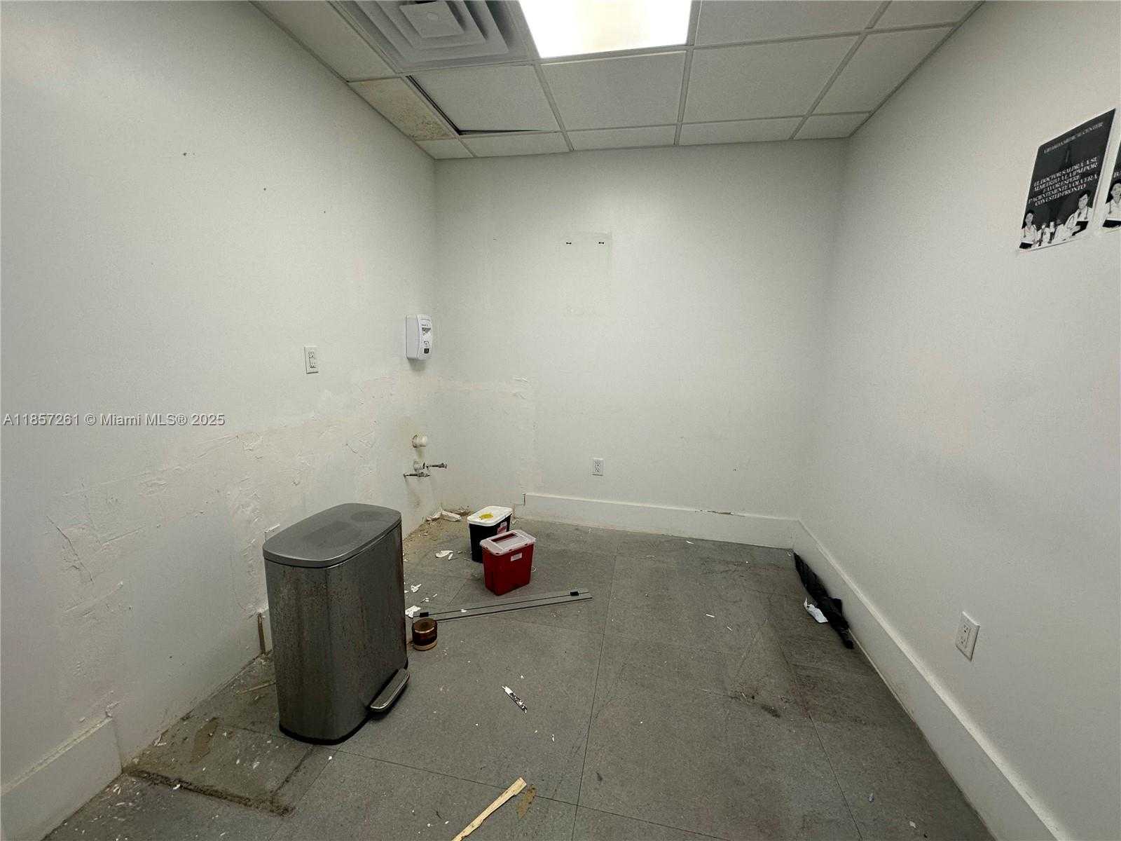 Small Image of 2040 WASHINGTON ST, Hollywood Number 11