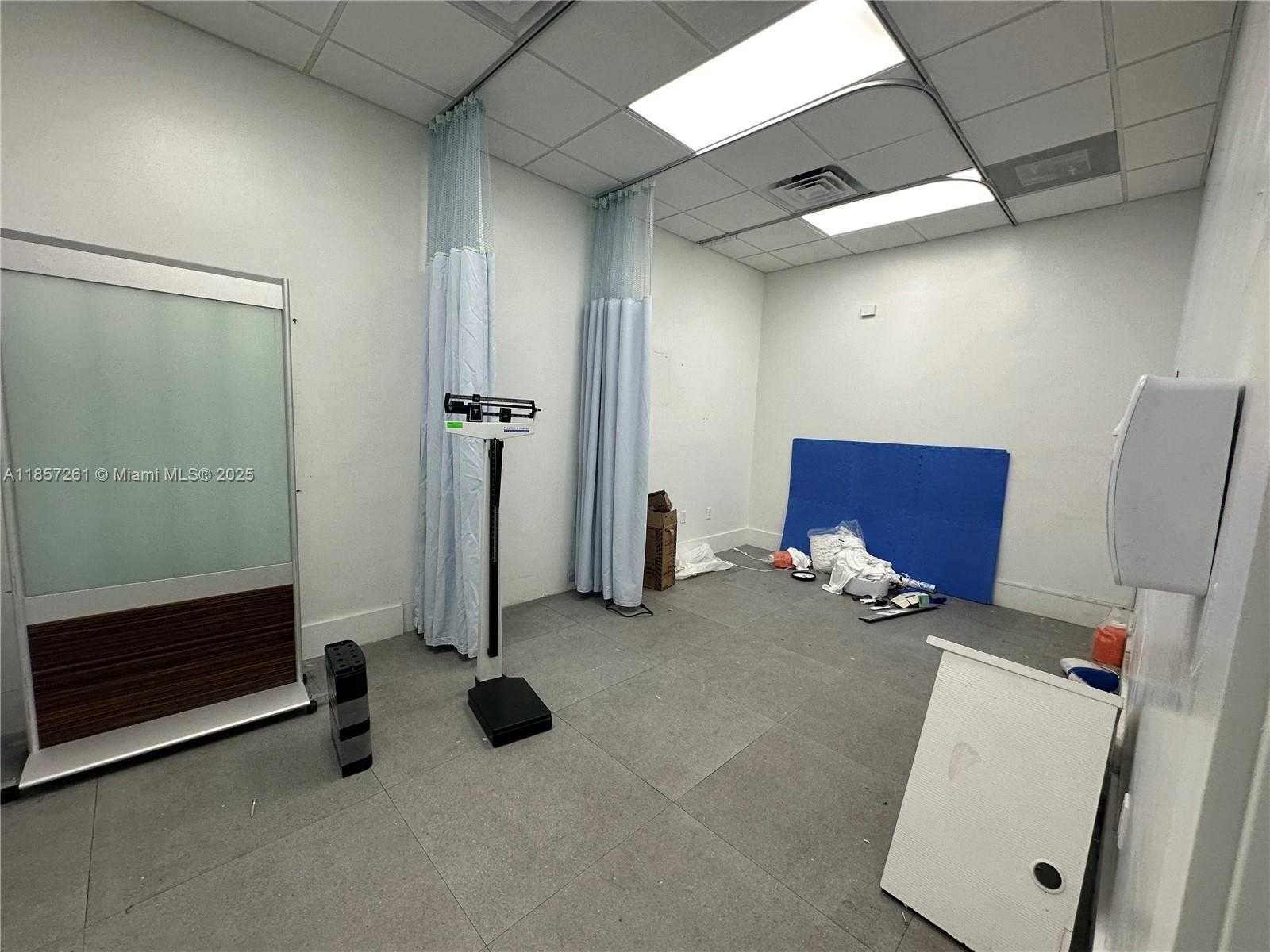 Small Image of 2040 WASHINGTON ST, Hollywood Number 12