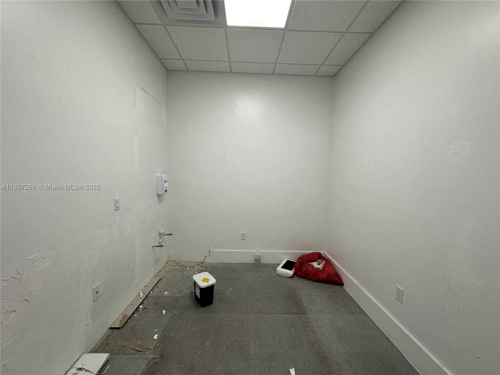 Small Image of 2040 WASHINGTON ST, Hollywood Number 13