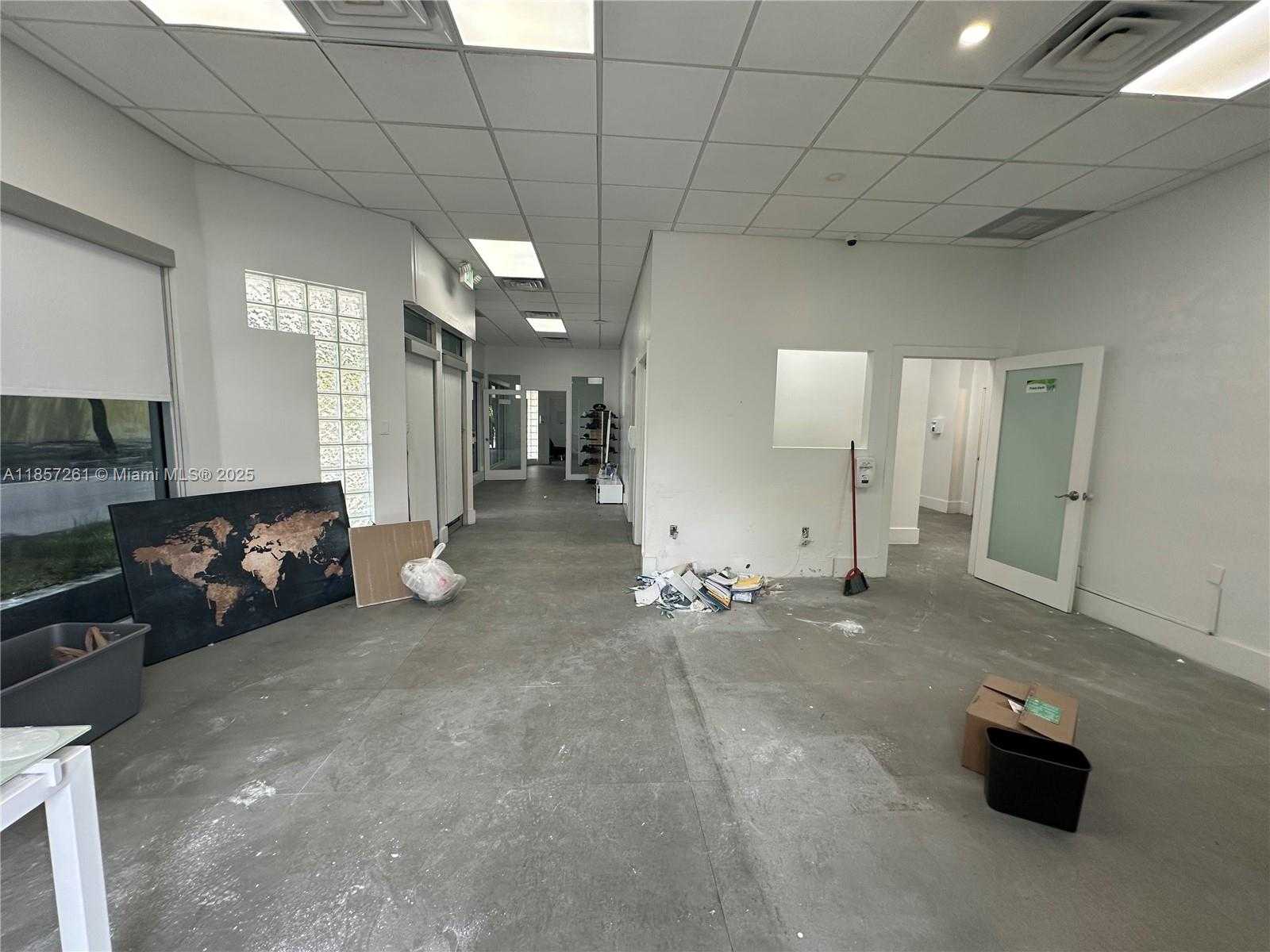Small Image of 2040 WASHINGTON ST, Hollywood Number 3
