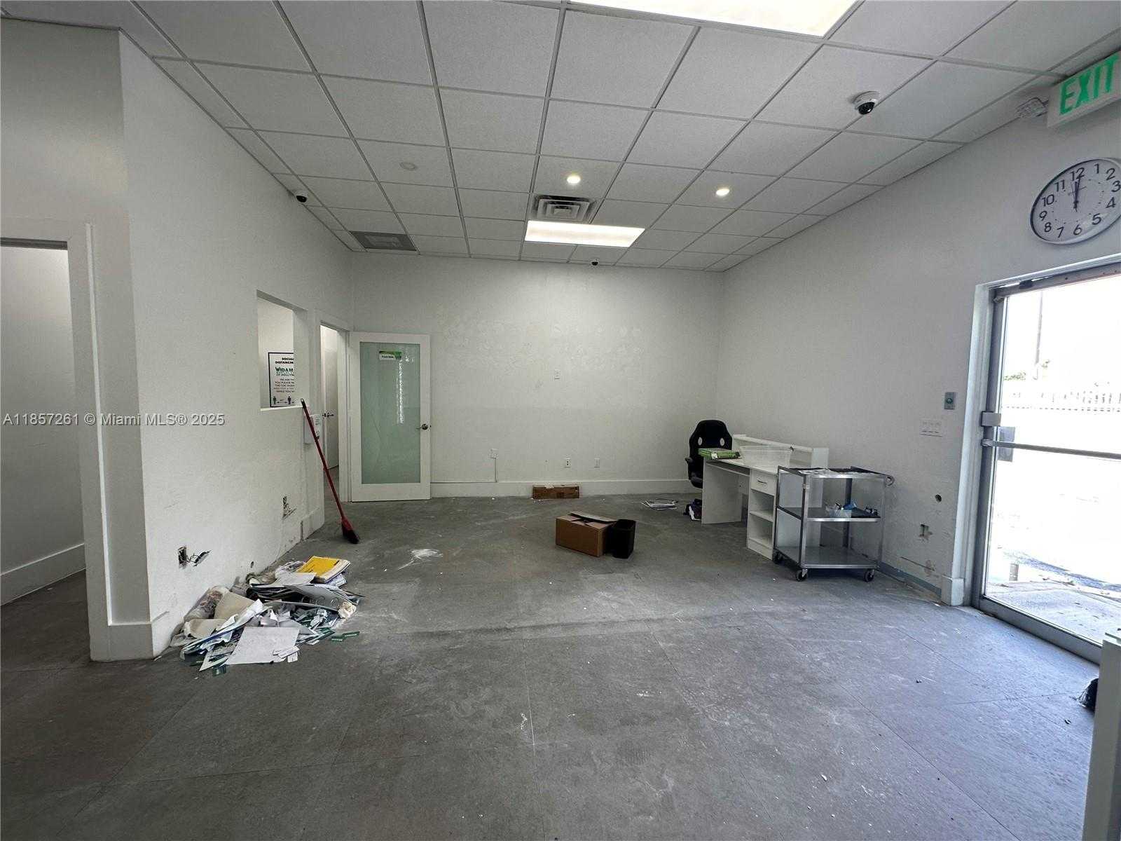 Small Image of 2040 WASHINGTON ST, Hollywood Number 4