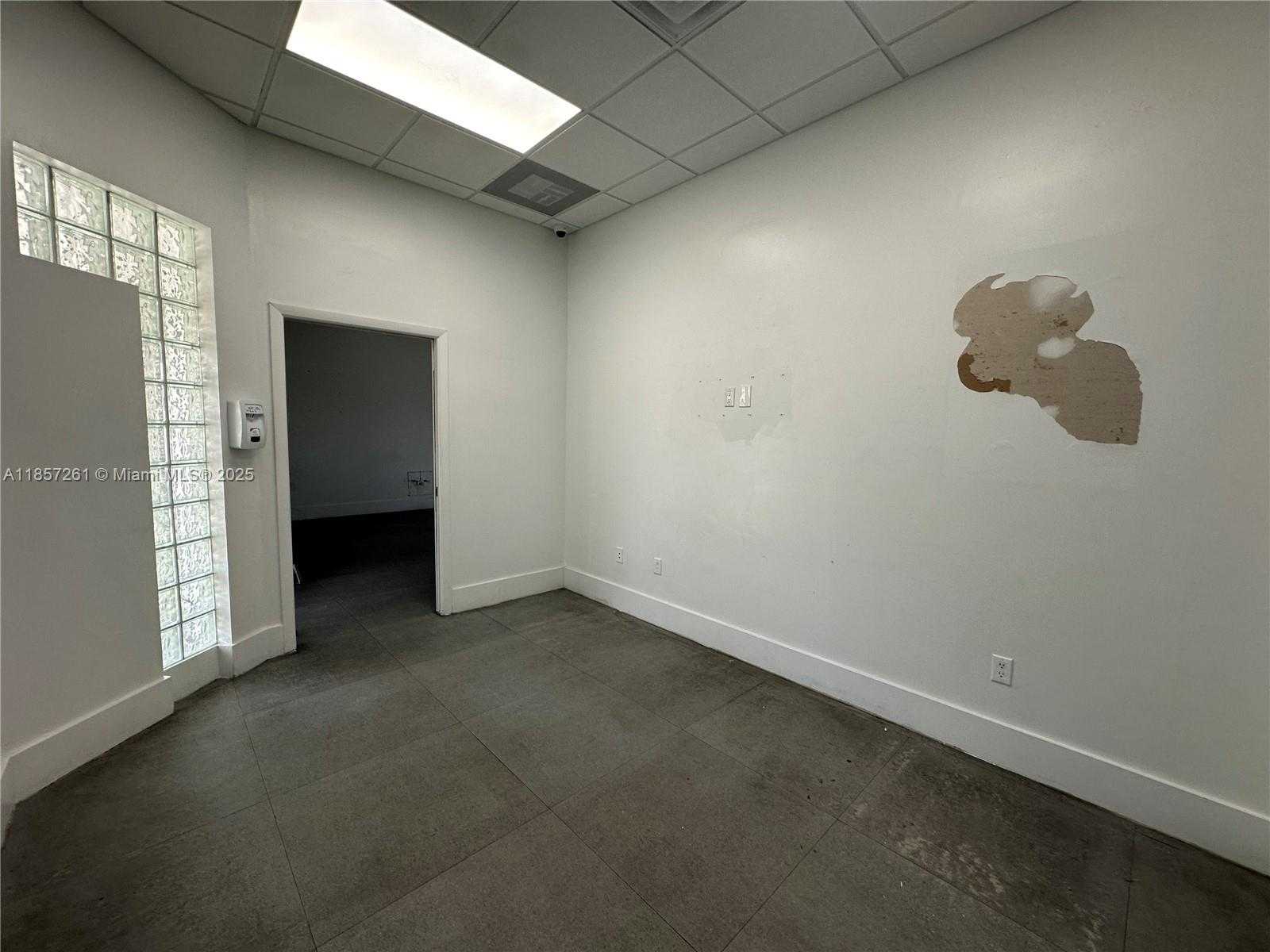 Small Image of 2040 WASHINGTON ST, Hollywood Number 5